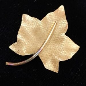 VTG Gold Filled Leaf Brooch 12K GF Signed CA Carl-Art MCM Quiet Luxury Pin